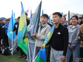 В Якутске более тысячи студентов вышли на субботник в память о бойце СВО