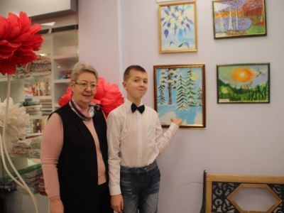 Жизнь в красках. В Якутске открылась выставка юных художников с аутизмом