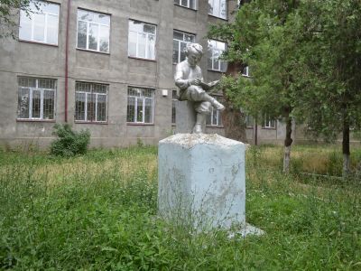 Памятник-бюст В.И. Ленину