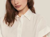 Блузка свободного кроя с коротким рукавом