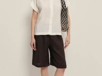 Блузка свободного кроя с коротким рукавом