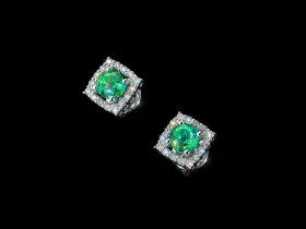 Пусеты из белого золота с изумрудами э4767пс11210456