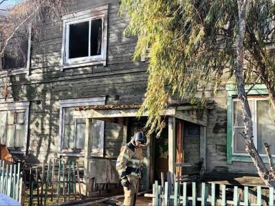 Тела трех детей обнаружили при пожаре в двухэтажном доме в Якутске
