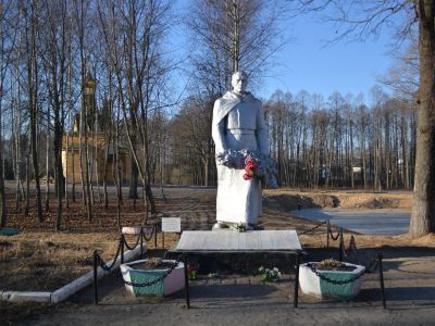 Братская могила советских воинов, погибших в 1943 г. в бою с немецко-фашистскими захватчиками