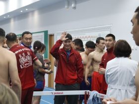 Мас-рестлеры прошли взвешивание перед командным Кубком Федерации