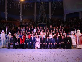 Лучших школьников чествовали на Ёлке главы Якутии