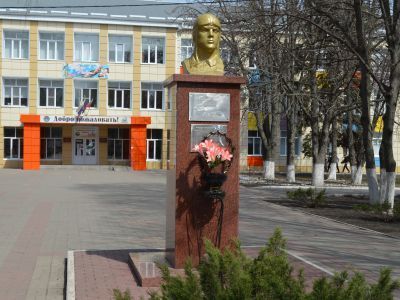 Бюст Героя Советского Союза В.В.Собина