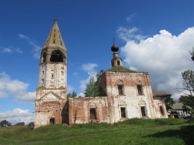 Никольская церковь с колокольней