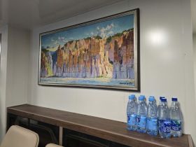 Работы якутских художников украсили кают-компании ледокола «Якутия»
