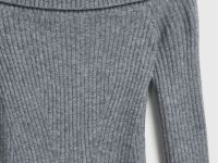 Вязаное платье с открытыми плечами, Серый