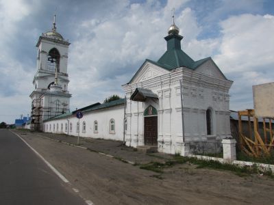 Колокольня и ограда