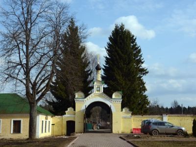 Ограда и башни