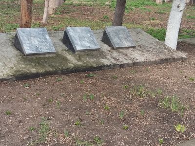 Могила неизвестного советского воина, погибшего в бою с фашистскими захватчиками