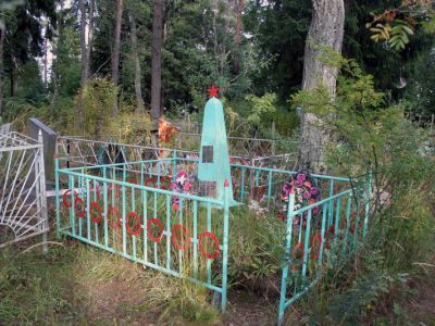 Братское захоронение советских воинов, погибших в 1919 г. и в 1941-44 гг.