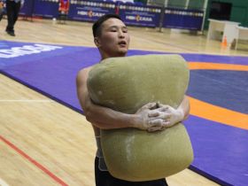 Яков Дмитриев впервые стал чемпионом Якутии по национальному многоборью