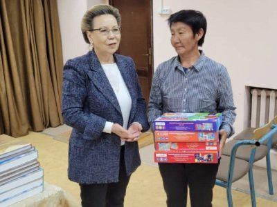 Галина Данчикова приняла участие в акции «Собери ребёнка в школу»