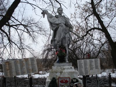 Братская могила с захоронением воинов, погибших в боях в период Великой Отечественной войны 1941—1945 гг.