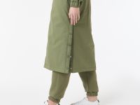 Женская длинная парка Lacoste с капюшоном и боковым клапаном на пуговицах