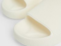 Шлёпанцы, Белый