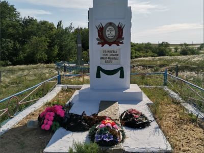 Братская могила советских воинов, погибших в период Сталинградской битвы