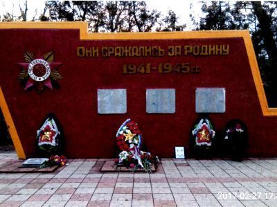 Братская могила 6 советских воинов, погибших в боях с фашистскими захватчиками