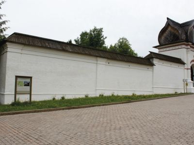 Стены Кормового двора