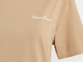 Базовая футболка прямого кроя