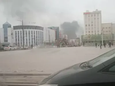 В Якутске заметили густой черный дым. Очевидцы поделились фотографиями
