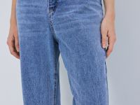 Прилегающие джинсы Mom, Голубой