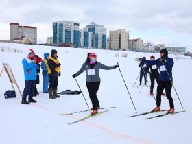 Олимпийские чемпионы наградили победителей лыжных гонок на Кубок Федерации профсоюзов