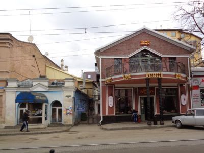 Жилой дом с магазином