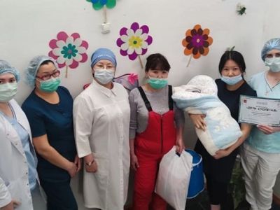 Первого ребенка столетия выписали в Усть-Майском районе Якутии