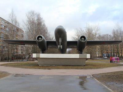 Самолет ИЛ-28 - в память об авиаконструкторе С.В. Ильюшине