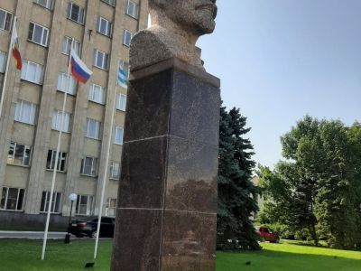 Памятник В.И.Ленину