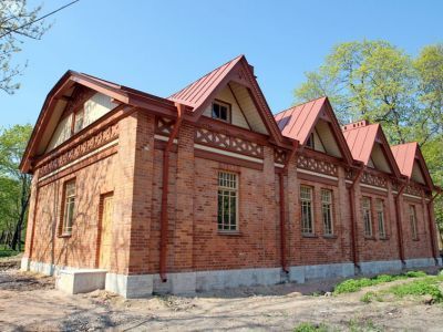 Службы при дворце О.В. Гогенфельзен (Палей)