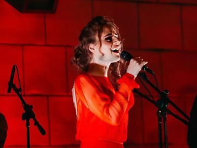 Новогодняя премьера внутри легендарной высотки! Джазовое путешествие в рождество на 7 языках: знаменитые праздничные хиты Италии, Франции, России от звезды из Европы