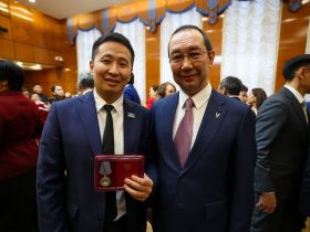 Айсен Николаев вручил государственные награды отличившимся якутянам