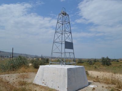 Скважина №8, из которой был получен первый фонтан нефти