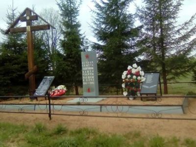 Братская могила воинов Советской Армии, погибших в марте 1944 года в боях с немецко-фашистскими захватчиками