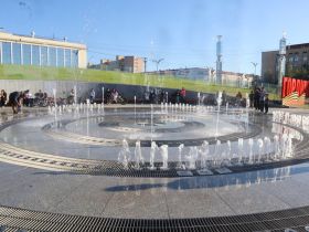 Фотофакт: убрали ограждения вокруг фонтана на площади Республики в Якутске