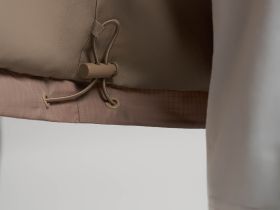 Ветровка с капюшоном