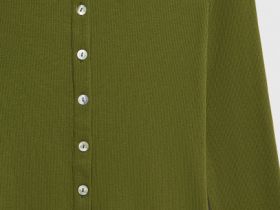 Приталенный лонгслив на пуговицах, Зеленый