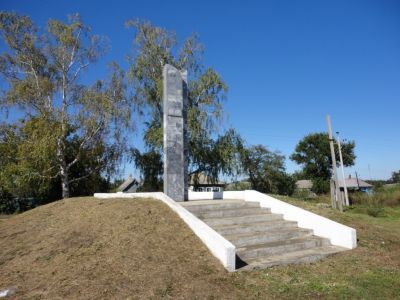 Братская могила советских воинов, погибших в боях с фашистскими захватчиками