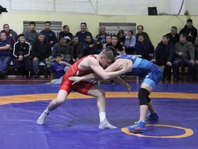 Якутские борцы прошли отбор на первенство России среди юниоров