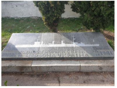 Надгробие над захоронением личного состава крейсера «Червона Україна»