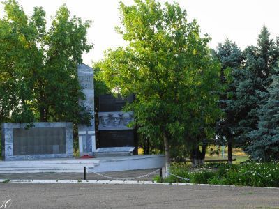 Братская могила воинов Советской Армии, погибших в январе 1943 г.