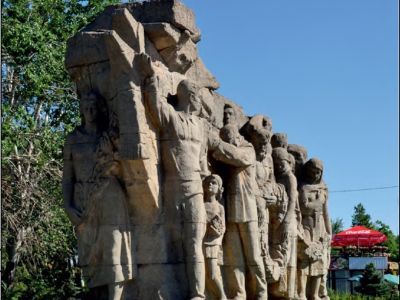 Горельеф «Память поколений»