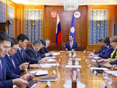 Глава Якутии поручил разобраться с затягиванием сроков предоставления пособий при рождении ребенка