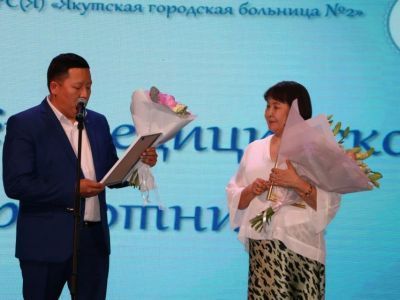 Руслан Платонов поздравил работников здравоохранения с наступающим Днём медика