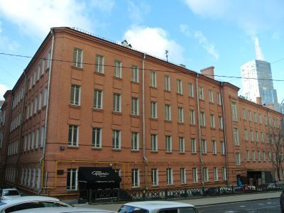 Доходный дом, 1910-е гг., архитектор Н.И.Жерихов. Здесь в 1931-1933 гг. под руководством С.П.Королева работала группа изучения реактивного движения (ГИРД)